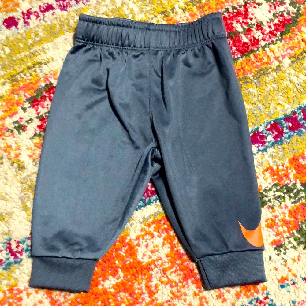🧜🏼‍♀️3 for $15 item!🧜🏼‍♀️ nike joggers